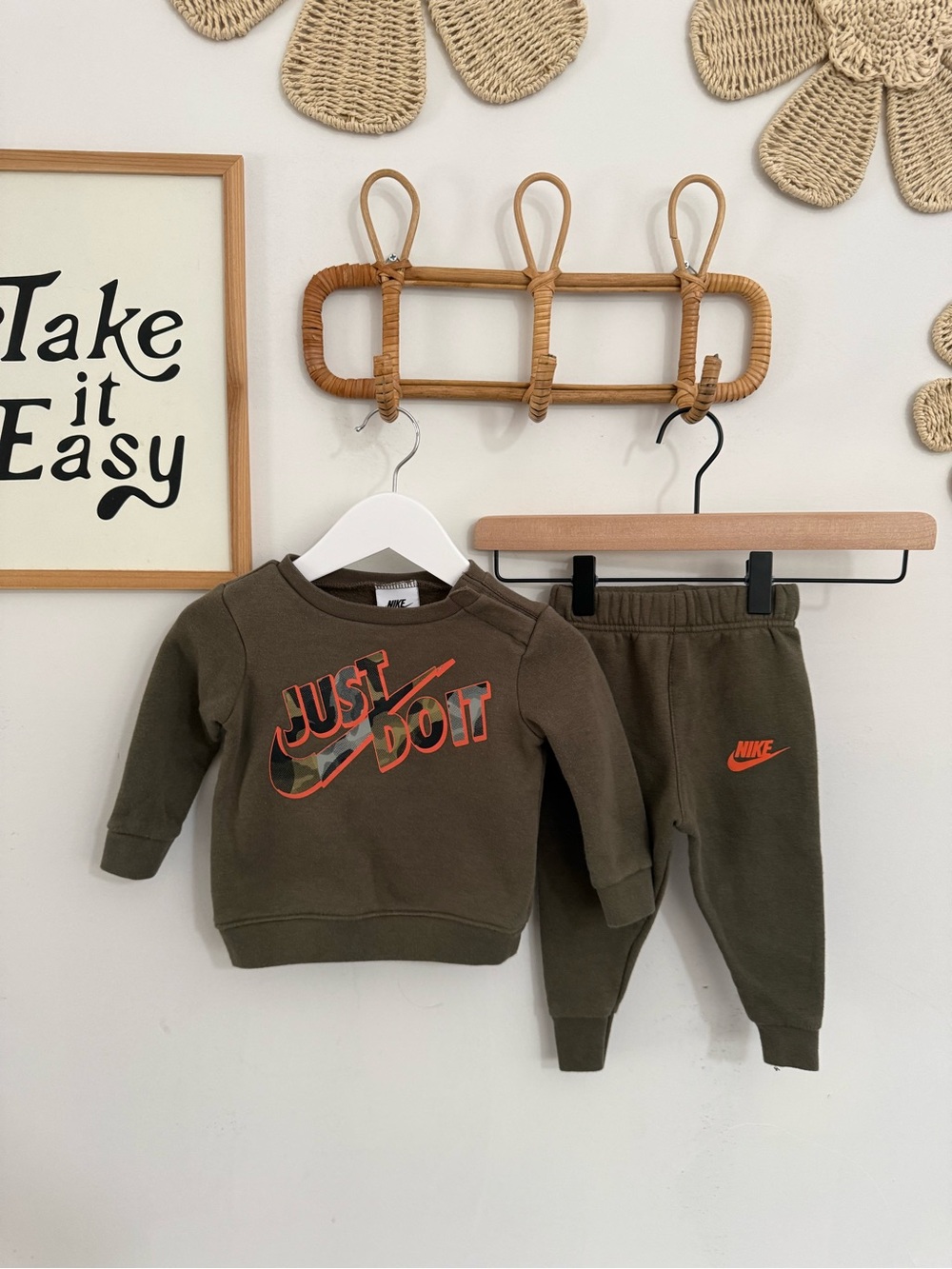 Nike - 12m - olive matching set
